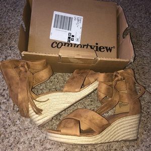 ComfortView Tan Boho Suede Fringe Wedges